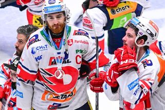 Hodně to bolí. Ale Pardubice bych ani za nic nevyměnil za třinecké oslavy, přesvědčuje Sedlák - Sport.cz